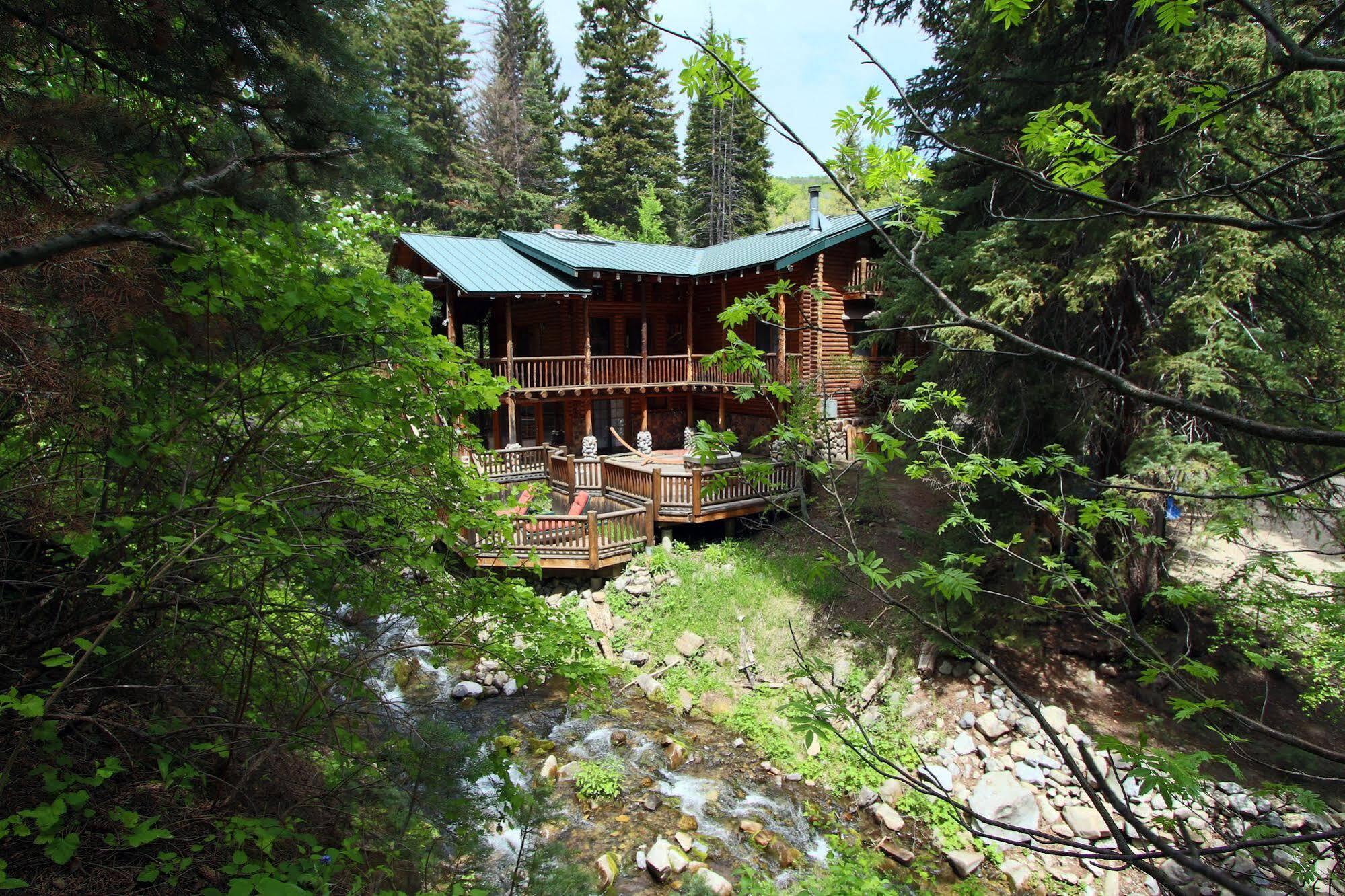 Log Cabin On The Stream Sundance Exteriör bild